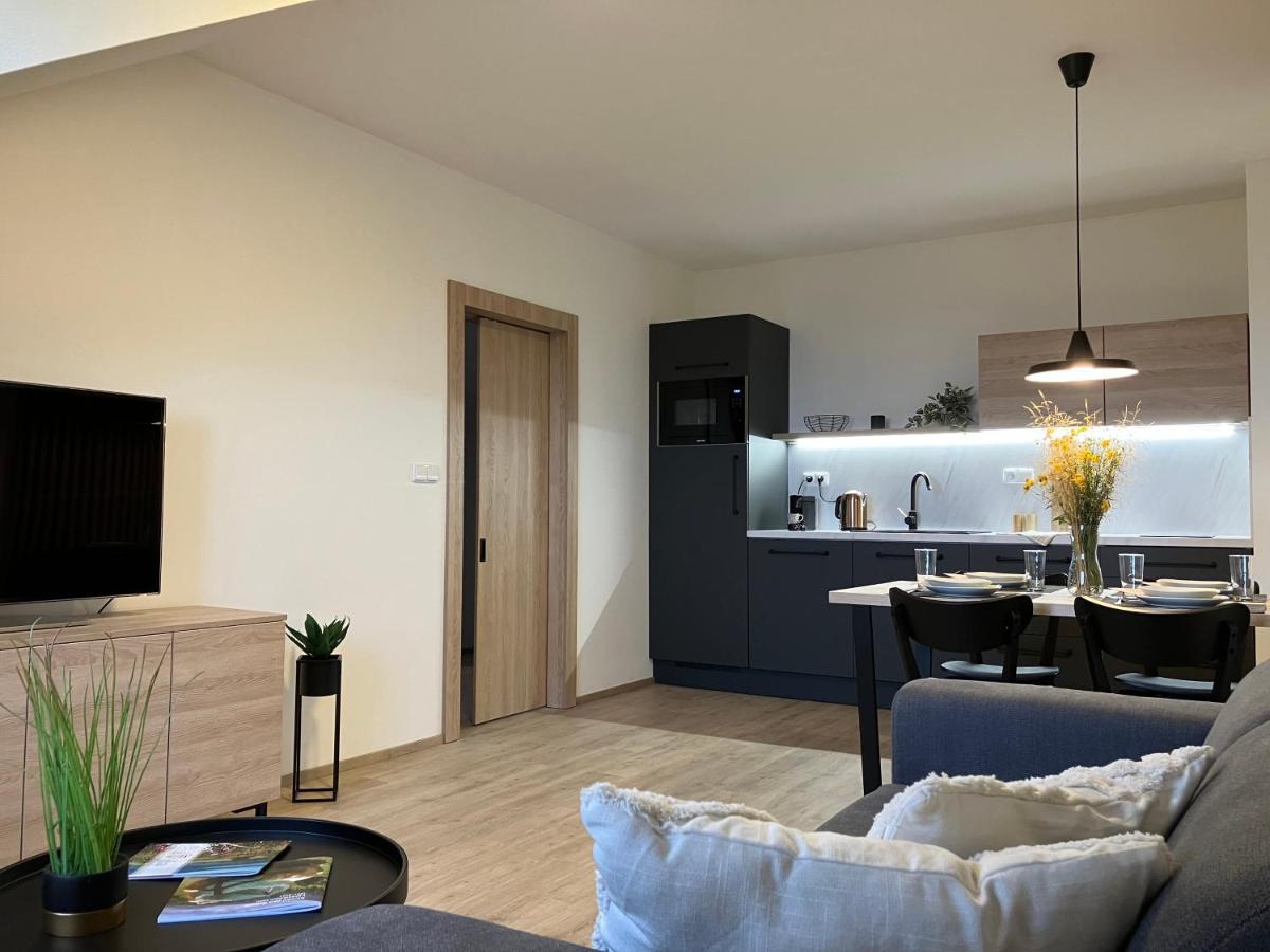 Apartman Nahore Vacov Bagian luar foto