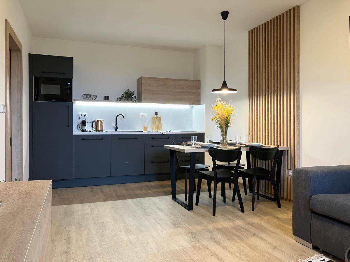 Apartman Nahore Vacov Bagian luar foto